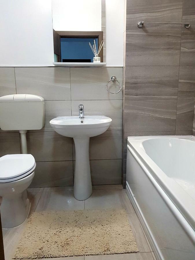 Happyhome Central Deluxe Apartments Nagyvárad Kültér fotó